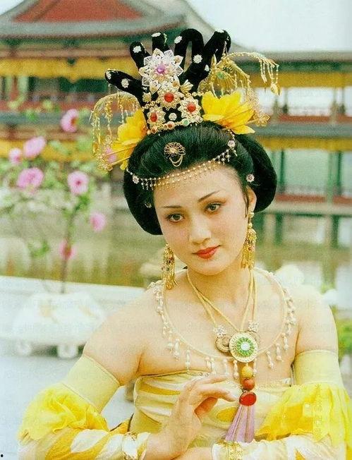 娱乐圈爆料满天飞的女星,揭秘爆料满天飞的女星幕后故事  第2张