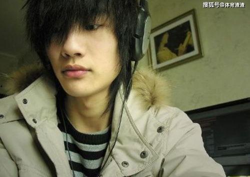 娱乐圈爆料许嵩是谁啊,许嵩是谁？揭秘其神秘身份  第2张